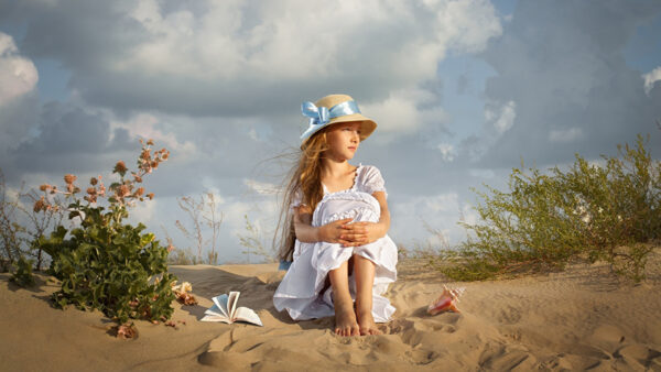 Wallpaper Little, Girl, White, Cute, Sitting, Dress, Wearing, Sand, And, Sky, Background, Hat