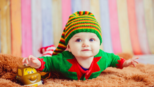 Wallpaper Child, And, Cap, Wearing, Brown, Woolen, Knitted, Baby, Fur, Desktop, Lying, Beautiful, Down, Dress, Green, Red, Cute, Mobile, Cloth