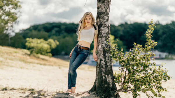 Wallpaper Trees, Background, And, Jean, White, With, Desktop, Leaning, Blue, Clouds, Model, Top, Girl, Tree