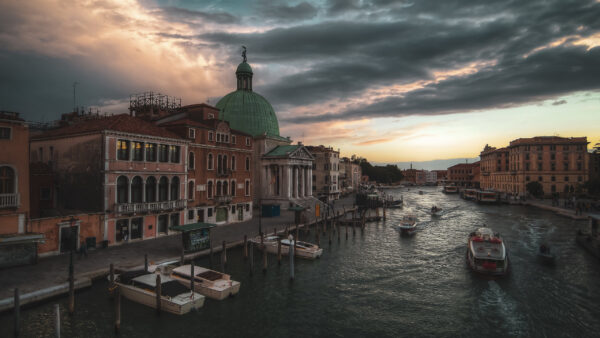 Wallpaper Black, Buildings, Desktop, River, Under, Travel, Cloudy, Italy, Venice, Between, Sky, Boats