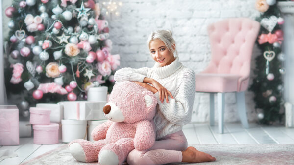 Wallpaper Tree, Background, Beautiful, With, Christmas, Floor, Girl, Teddy, Sitting, Pink