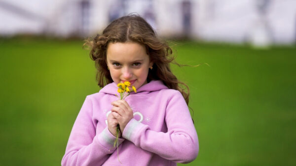 Wallpaper Blur, Light, Yellow, With, Purple, Cute, Little, Background, Wearing, Flowers, Girl, Green, Dress, Standing