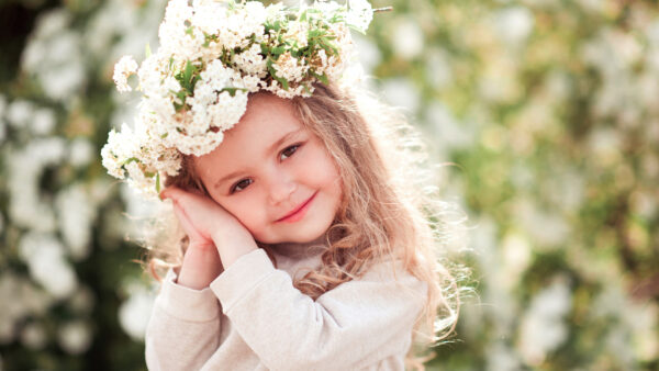 Wallpaper Wearing, Dress, Leaning, Wreath, Head, Flower, Hands, Cute, With, Girl, Little, White, Desktop, Smiley