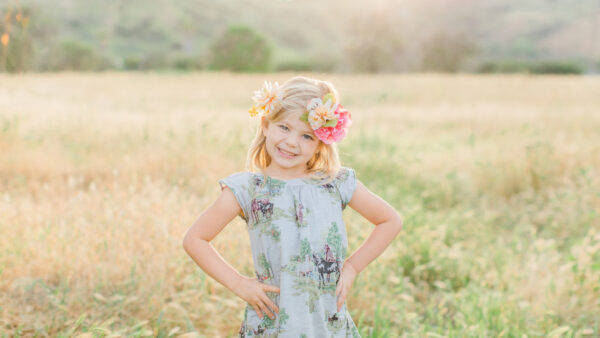 Wallpaper Wearing, Standing, Grass, Blur, Green, Smiley, Printed, Cute, Dress, Background, Field, Little, Girl