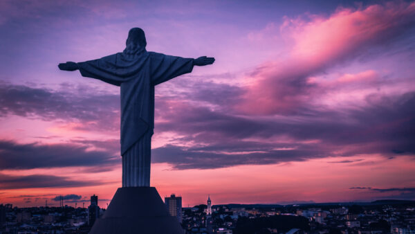 Wallpaper Purple, Sculpture, Cloudy, Jesus, With, Sky, Background, Desktop