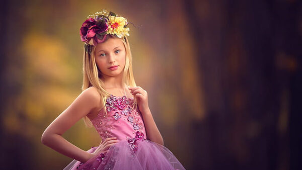 Wallpaper Wearing, Purple, Wreath, Background, Blur, Little, Girl, Light, Standing, Stone, And, Beautiful, Dress, Cute