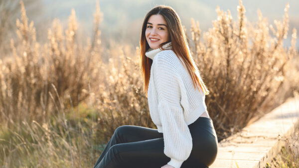 Wallpaper And, Blonde, White, Woolen, Smiling, Girl, Jeans, Blue, Wearing, Model, Top, Girls, Knitted