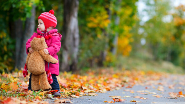 Wallpaper Cute, Overcoat, Dark, And, Pink, Desktop, Having, Leaves, Standing, Pants, Knitted, Hand, Cap, Baby, Toy, Red, Blue, With, Woolen, Wearing, Autumn, Girl