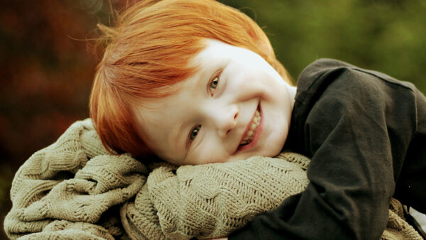 Wallpaper Redhead, Boy, Blur, Background, Cloth, Green, Smiley, Leaning, Cute