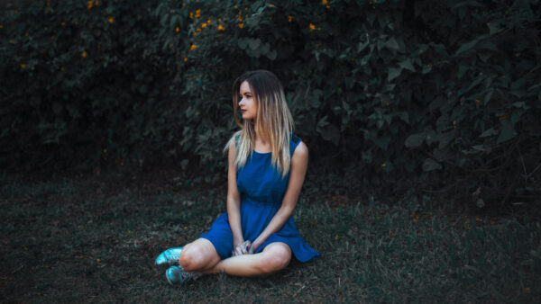 Wallpaper Background, Model, Sitting, Dress, Wearing, Girls, Dark, Grass, Girl, Green, Blue