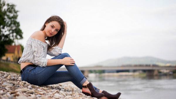 Wallpaper Girl, River, Desktop, Near, Brunette, Mobile, Sitting, Model