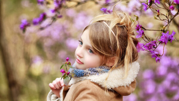 Wallpaper Desktop, Beautiful, Light, Purple, Wearing, Standing, Cute, Brown, Flowers, Blue, Little, Background, Girl, Eyes, Dress