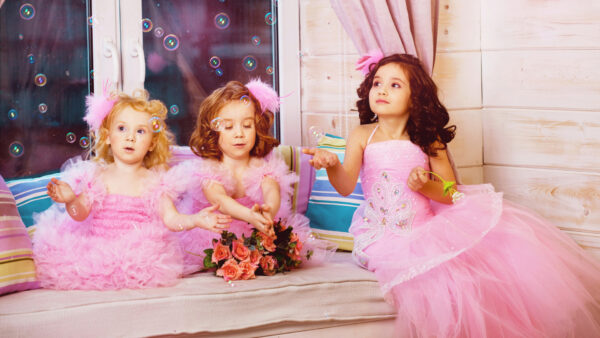 Wallpaper Bed, Girl, Water, Are, Cute, Desktop, Playing, With, Sitting, Pink, Dress, Lovely, Bubbles, Babies