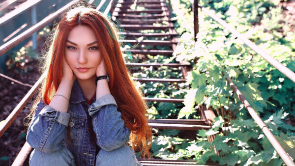 Wallpaper Sitting, Girls, Redhead, Jeans, Girl, Model, Steps, Beautiful, Wearing, Blue, Dress