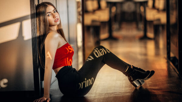 Wallpaper Top, With, Red, Girl, Pant, Model, Background, Sitting, And, Desktop, Shallow, Black