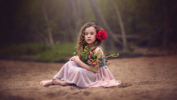 Wallpaper Bouquet, Sand, Head, Girl, Red, Cute, Sitting, Mobile, And, Little, Pink, With, Dress, Desktop, Flowers, Wearing