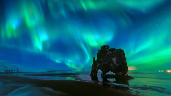 Wallpaper Aurora, Nature, Beautiful, Borealis, Snow, Mountains, Rocks, Northern, Reflection, Covered, Lights, Ocean