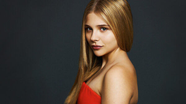 Wallpaper Girls, Model, Dress, Moretz, Grace, Background, Beautiful, Wearing, Color, Grey, Standing, Chloe, Girl, Red, Blonde