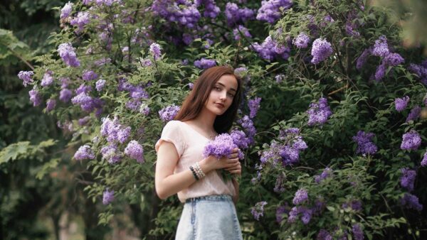 Wallpaper Tops, Wearing, Jeans, Girls, Model, Trees, Standing, Skirt, Near, Girl, Purple, Light, Pink, With, And, Flowers