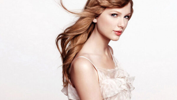 Wallpaper Silk, Dress, With, One, Wearing, Taylor, Gorgeous, White, Background, Side, Swift, Desktop, Facing, Celebrities