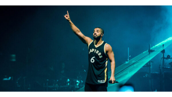 Wallpaper Right, Wearing, Drake, Background, T-Shirt, Raising, Green, Hand, Blue, Desktop