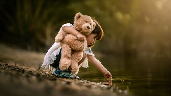 Wallpaper Cute, With, White, Wearing, Toy, Girl, Teddy, Water, Playing, Desktop, Dress, Little