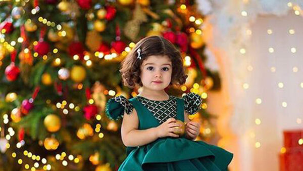 Wallpaper Cute, Wearing, Green, Standing, Dress, Decorated, Christmas, Background, Tree, Little, Beautiful, Girl