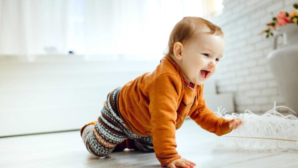 Wallpaper Floor, Wearing, Smiling, With, Crawling, White, Desktop, Cute, Orange, Baby, Feather, Sweater, Mobile, Playing