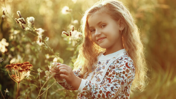 Wallpaper Little, Standing, Dress, Green, Cute, Background, Field, Girl, Wearing, Flower, Smiley, Printed