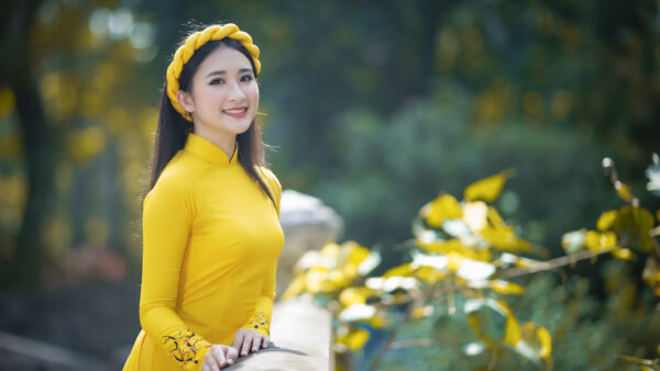 Wallpaper Yellow, Model, Background, Smiley, Wearing, Girls, Blur, And, Headband, Girl, Dress, Standing