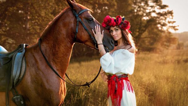 Wallpaper White, Girl, Beautiful, Horse, Dress, Brown, Flowers, Standing, Girls, Wearing, Background, And, Wreath, Grass, Field, Near, Model, Red