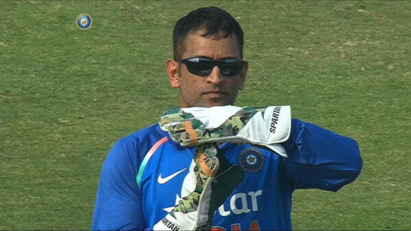 Wallpaper Goggles, Standing, Background, With, Grass, Dhoni, Green