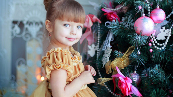 Wallpaper Little, Grey, Tree, Color, Peach, Decorated, Cute, Dress, Near, Girl, Wearing, Standing, Eyes, Christmas, Beautiful