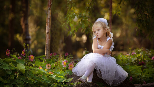 Wallpaper White, Dress, Background, Cute, Blur, Girl, Sitting, Desktop, Little, Rock, Wearing