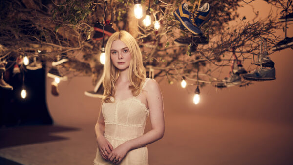Wallpaper Mary, Dry, Desktop, Tree, Elle, Shoes, Wearing, Dress, Background, Fanning, Lights, And, Hanging, With, White