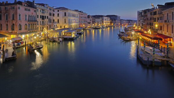 Wallpaper Buildings, With, Between, River, Italy, Lights, Travel, Boats, And, Venice, Desktop