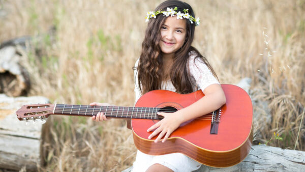 Wallpaper Trunk, Girl, Grass, Desktop, Background, Field, Wreath, White, And, Tree, Little, Smiley, Cute, Guitar, Wearing, Dress, Dry, Sitting, With