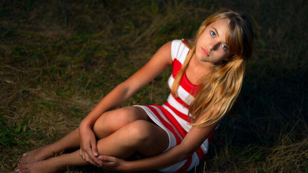 Wallpaper Dress, Looking, Sitting, Model, Girl, Beautiful, Stripy, Wearing, White, Grass, Red, Girls