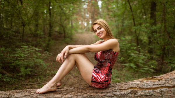 Wallpaper Wearing, Girls, Red, Dress, Model, Log, Smiling, Girl, Sitting, Wood